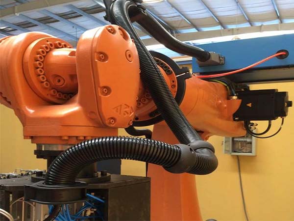 焊接機器人廠家提醒您：機器停機后該注意什么？